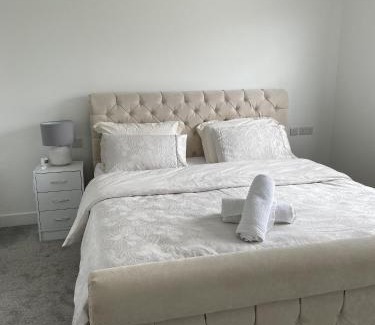 Meigh Ski Chalet | Castle View Chalet by Clonlum Cottages