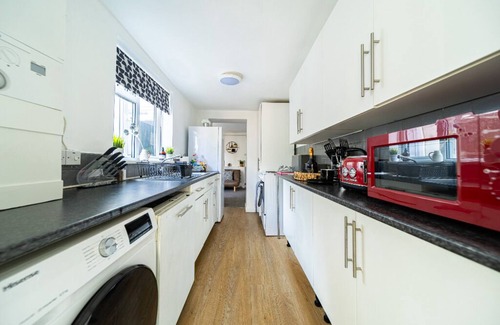 Wainscot House | Castle View Haven-Quirky and Cosy 5 Bedroom in Strood/Rochester with Castle view