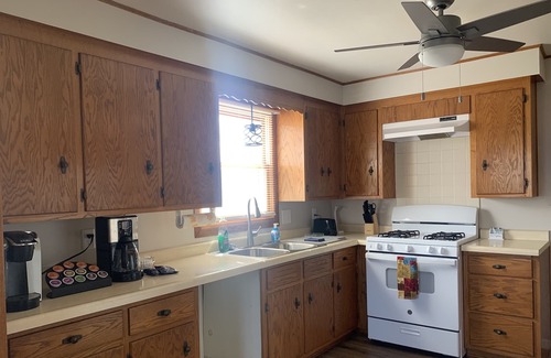 Green Bay House | Catch Free Bus To Packer Games Across The Street! King bed!