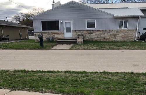 Green Bay House | Catch Free Bus To Packer Games Across The Street! King bed!
