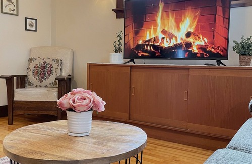 Two Rivers House | Cate's Place: Charming home just minutes from Ice Age Trail & Neshotah Beach