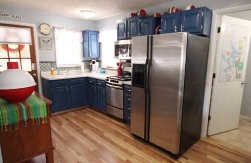 Osage Beach Cabin | Catfish Cabin Lake House Back of Cove! Nostalgic Lake Decor! Sleep up to 8, Dock