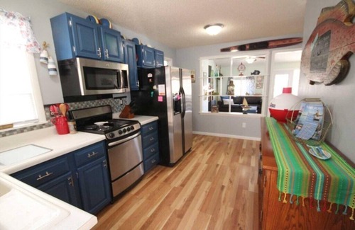 Osage Beach Cabin | Catfish Cabin Lake House Back of Cove! Nostalgic Lake Decor! Sleep up to 8, Dock