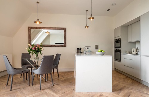 Exeter Apartment | Cathedral View - Exclusive on Cathedral Green
