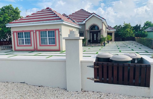 George Town Apartment | Cayman Imperial Suite-Close to Beaches, Restaurants, Bus-stops & Stores