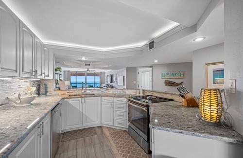 Sand Key Condo | CBC 1-15E – Gulf Front with a pool, hot tub, sauna, gym & pickleball!