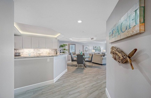 Sand Key Condo | CBC 1-15E – Gulf Front with a pool, hot tub, sauna, gym & pickleball!