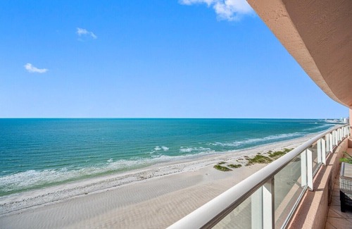 Sand Key Condo | CBC 1-19F –Pool, Hot tub, Pickleball, Gym, Sauna are Open! Guests Welcome!