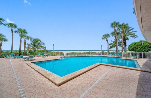 Sand Key Condo | CBC 1-19F –Pool, Hot tub, Pickleball, Gym, Sauna are Open! Guests Welcome!