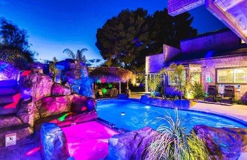 Spring Valley Villa | CC Upscale Modern 9BD/8BA Villa w/Entertainment Amenities. Sleeps 30!