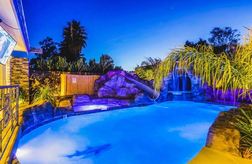 Spring Valley Villa | CC Upscale Modern 9BD/8BA Villa w/Entertainment Amenities. Sleeps 30!