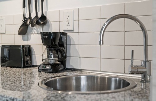 Brookwood Apartment | (CCG) Enjoy a Pet-Friendly and Clean Studio Near the Beltline