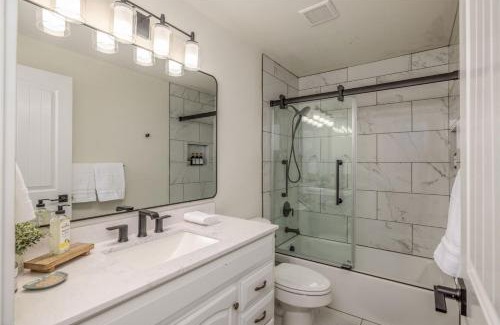 Coeur d'Alene House | CDA Family Fun Hot Tub, Game Room And More