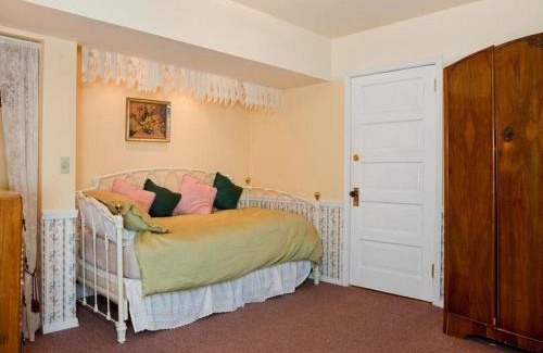 Broadway Bed & Breakfast | Cecil Bacon Manor
