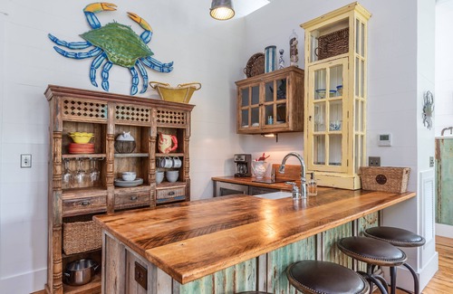 Olde Town Cottage | Cedar Bluff Cabin in May in Old Town Bluffton on the river