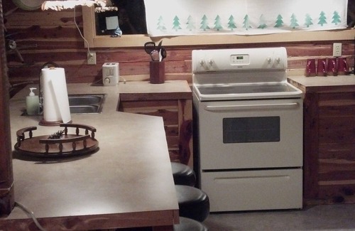 Marshall Cabin | Cedar Cabin located on a working Buffalo Farm near the Buffalo National River