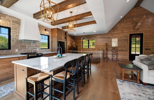 Elizabeth Cabin | Cedar Cove Cabin, Private Beach near Galena