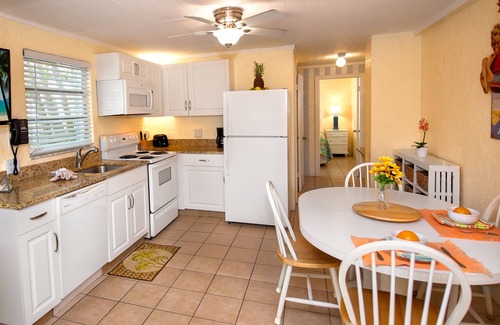 Holmes Beach Resort | Cedar Cove Resort and Cottages