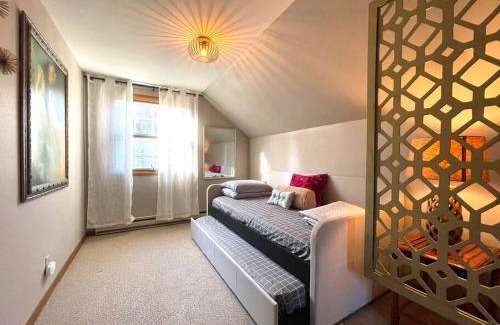 Algoma House | Cedar Downs Cabin S Door CTY