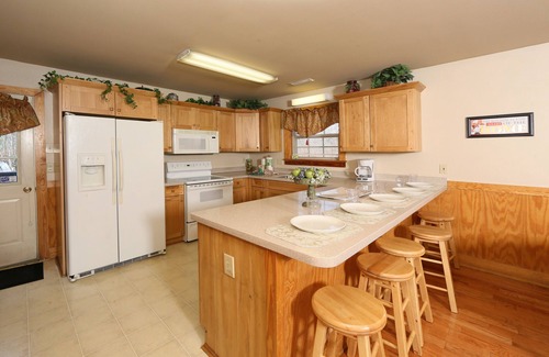 Pigeon Forge House | Cedar Falls 8 - Three Bedroom Chalet