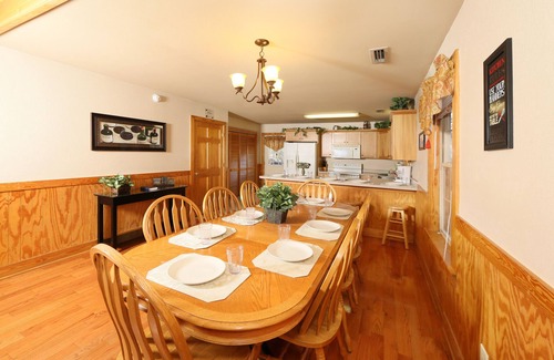 Pigeon Forge House | Cedar Falls 8 - Three Bedroom Chalet
