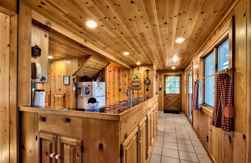 Cedar Flat Cabin | Cedar Flat - Views of the Lake!