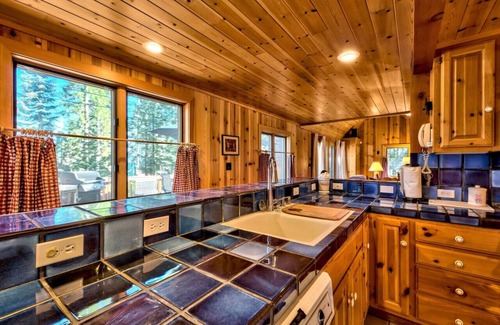 Cedar Flat Cabin | Cedar Flat - Views of the Lake!