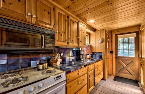 Cedar Flat Cabin | Cedar Flat - Views of the Lake!