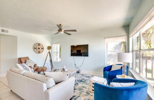 Cedar Key Apartment | Cedar Key Condo with Balcony and Gulf Views!