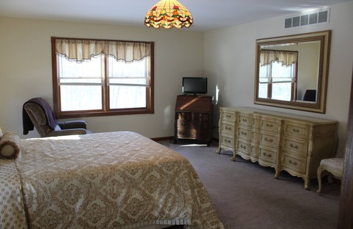 Cedar Lake House | Cedar Lake : Lakeview, open space, work from home, Chicago 1hr