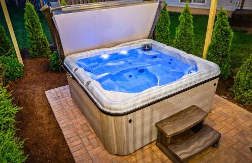 Huron House | Cedar Point, Kalahari, Sports Force, Hot tub, Fire pit, EV, Pets, Beach, Fireplace, Park