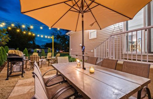 Huron House | Cedar Point, Kalahari, Sports Force, Hot tub, Fire pit, EV, Pets, Beach, Fireplace, Park