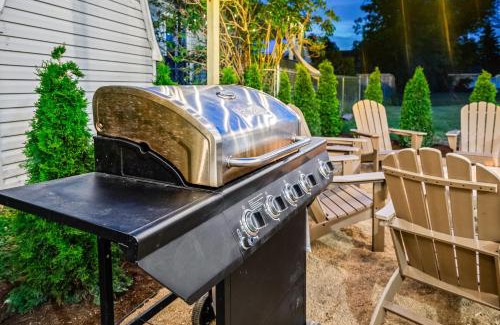 Huron House | Cedar Point, Kalahari, Sports Force, Hot tub, Fire pit, EV, Pets, Beach, Fireplace, Park