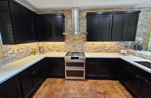 Mi-Wuk Village Cabin | Cedar Rock Cabin: 5-bedroom with AC and fitness room in Mi-Wuk Village