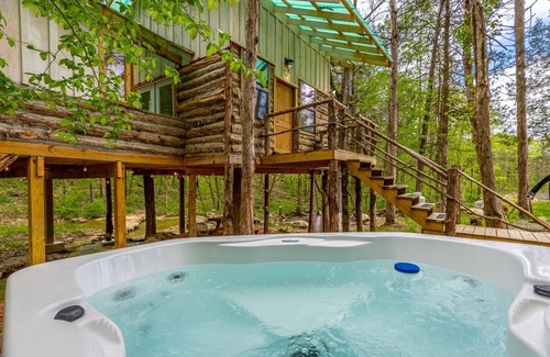 Trenton House | Cedarbrook Treehouse | Hot Tub, Dog Friendly, Private | 1 Bed, 1 Bath