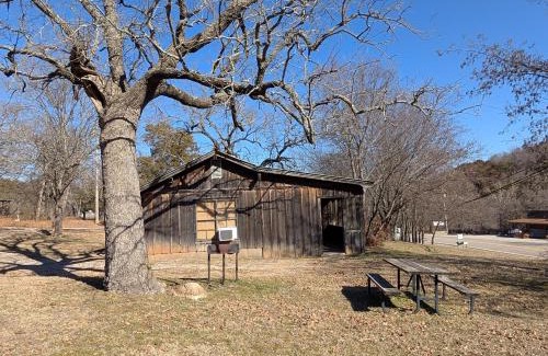Davis Cabin | Cedarvale Cabins Turner Falls