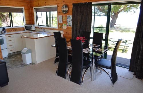 Owhata Hotel | Cedarwood Lakeside Motel & Conference Venue