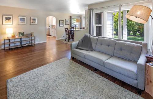 South Boise Village House | Celebration Chalet! Quant, cozy, a few blocks from BSU and close to downtown Boise, Fireplace, 4 beds, and seating for 6 Pets Welcome!