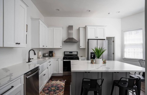 Radcliffeborough Apartment | Celestine Suite | A 5-Block Walk to King Street