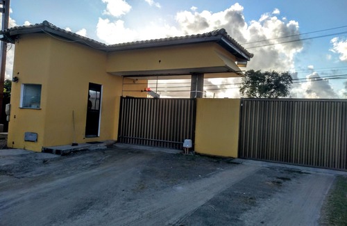 Vera Cruz House | CELI house, well maintained with ample space near the beach in a closed condominium.