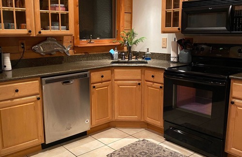 Silver Point Cabin | CENTER HILL XL CABIN min to I-40 Lake views all year walkable Hurricane Marina