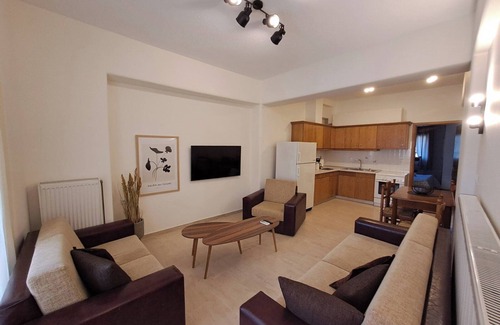 Xanthi Apartment | CENTER o'CLOCK