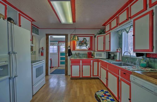 Pocatello Cottage | Center Street Cottage walking distance to I.S.U Holt Arena