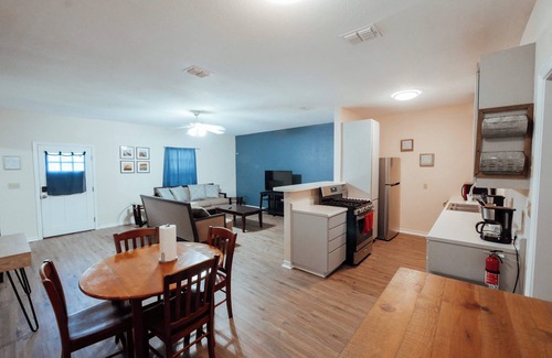 Northwest Corpus Christi House | Central 2 BD Home-Min to Refineries & Airport-Ext