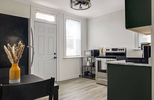 St. Louis Apartment | Central Apt Close to STL Attractions