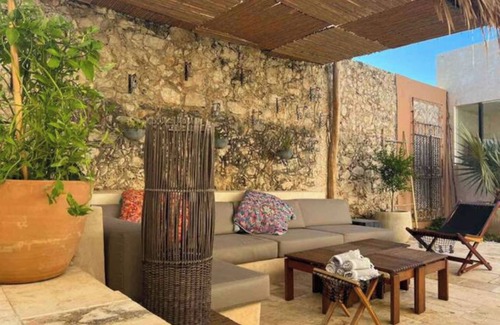 Barrio de Santiago House | Central & Bohemian House Pool Yard