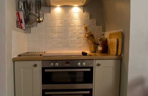 Bridport Cottage | Central Bridport, quiet cottage formerly part of officer's barracks