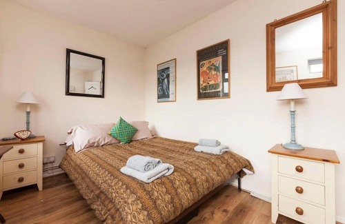 Somers Town Apartment | Central Camden Flat With Terrace For 4 People