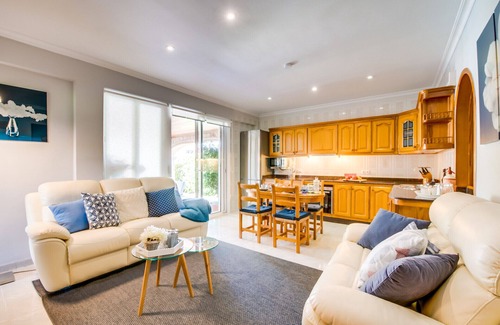 Lloseta Villa | Central Finca in Majorca Finca Alegre with pool