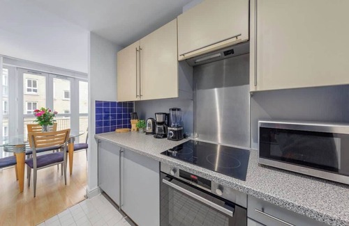 Whitechapel Apartment | Central Flat w/Roof Top Terrace & Skyline views